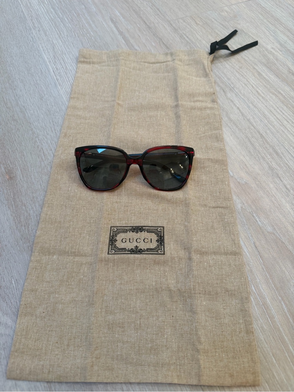 Gucci Women's Black and Red Tortoise Cat-Eye Sunglasses